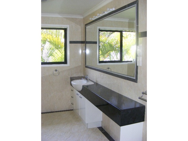 4 Laburnum Crescent, Noosaville QLD 4566