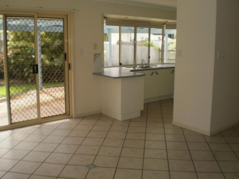 64 Lake Entrance Blvd, Noosaville QLD 4566