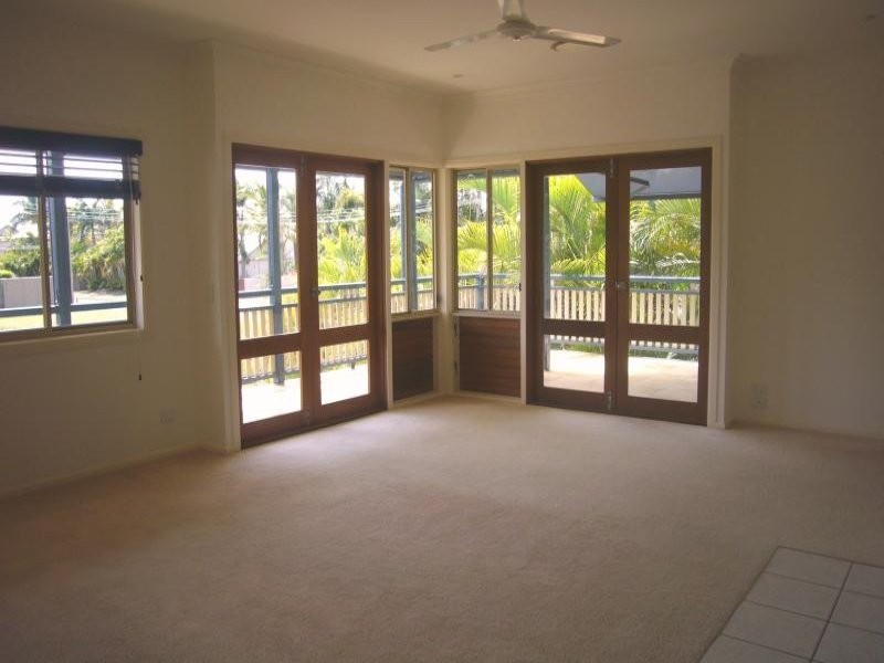 1/3 Nola St, Noosaville QLD 4566