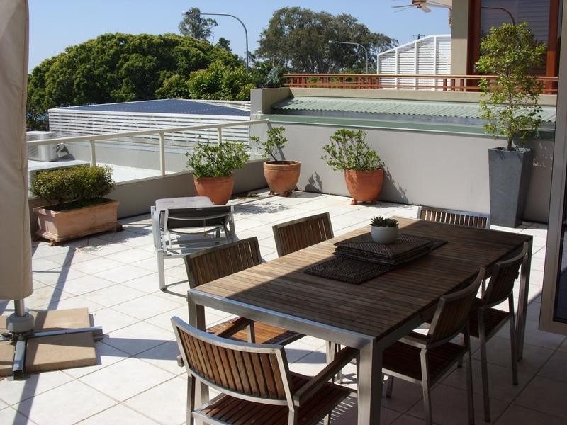 2/235 Gympie Tce, Noosaville QLD 4566