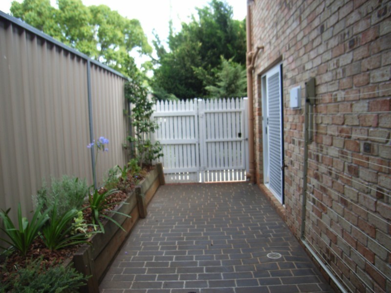1/414 STENNER STREET, Kearneys Spring QLD 4350