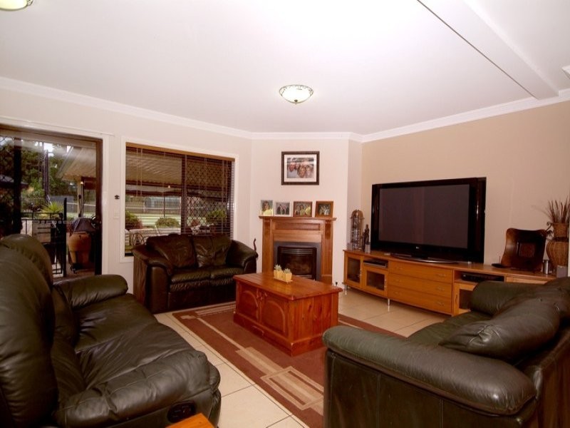 72 Spring Street, Middle Ridge QLD 4350