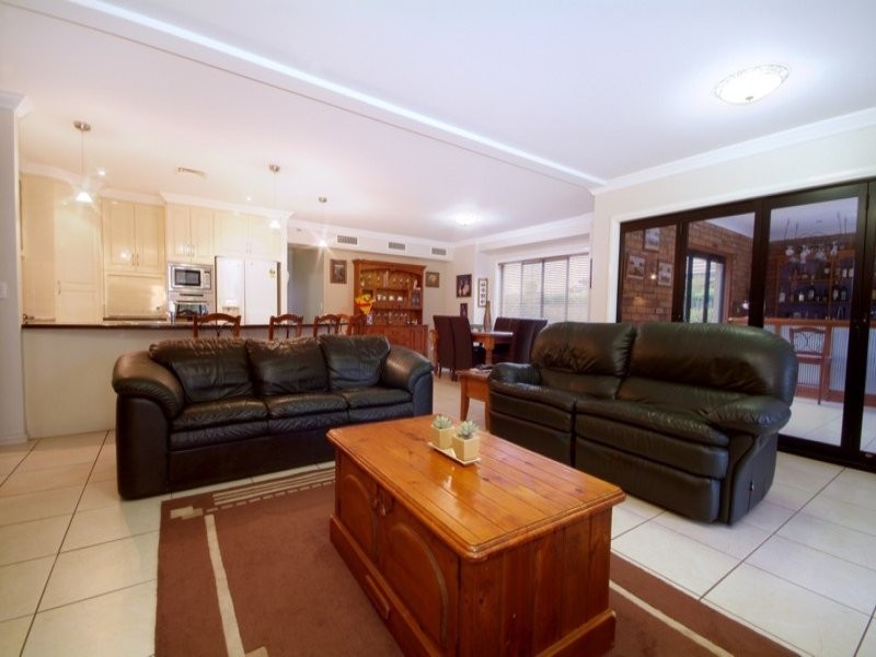 72 Spring Street, Middle Ridge QLD 4350