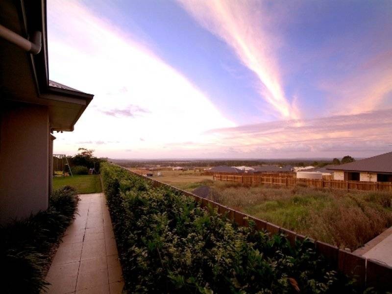 14 Kingfisher Drive, Highfields QLD 4352