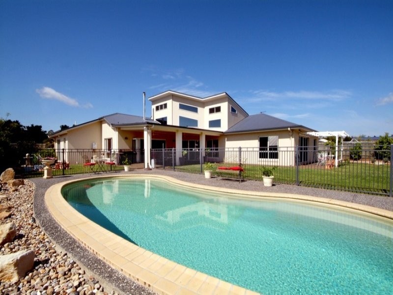 8 Arcadia Court, Highfields QLD 4352