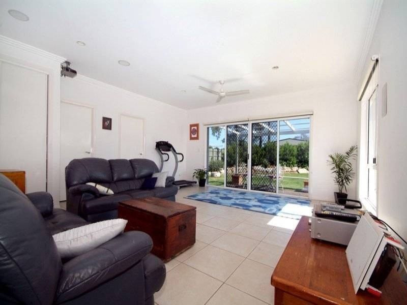 8 Arcadia Court, Highfields QLD 4352