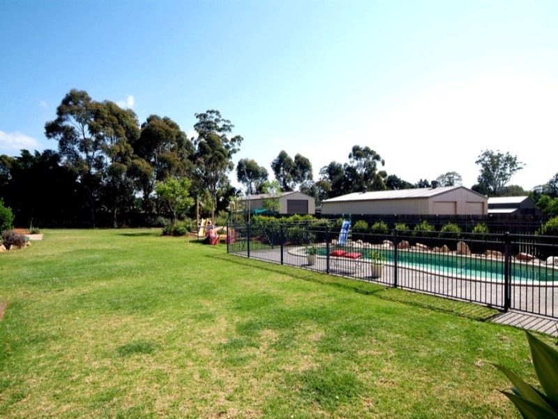 8 Arcadia Court, Highfields QLD 4352