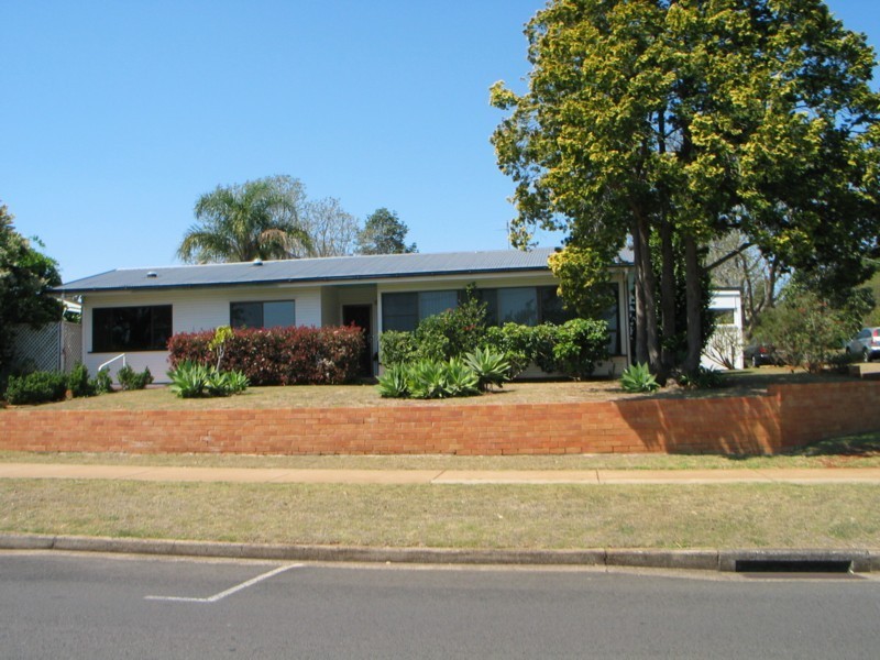16 High Street, Rangeville QLD 4350