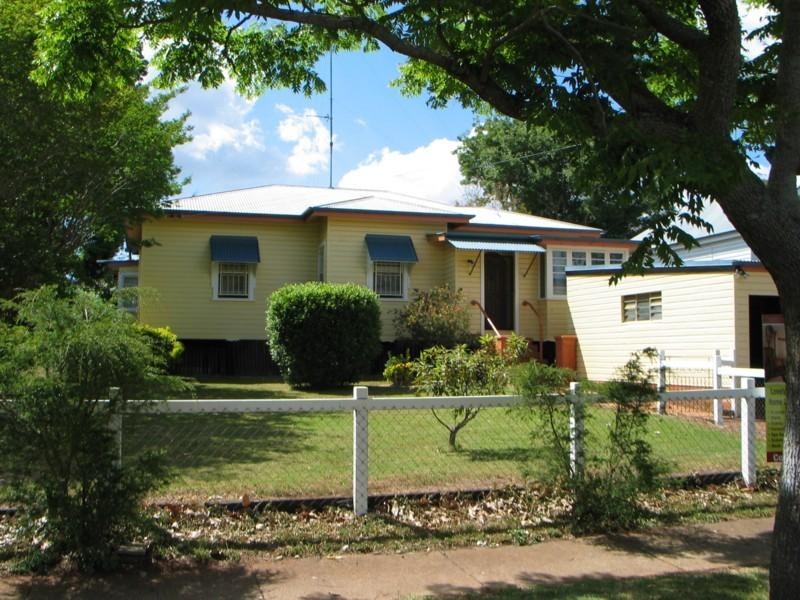 2 Godfrey Street, East Toowoomba QLD 4350
