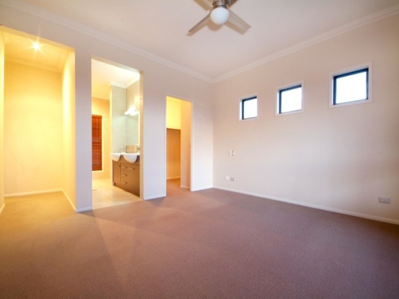 1 Stella Road, Highfields QLD 4352