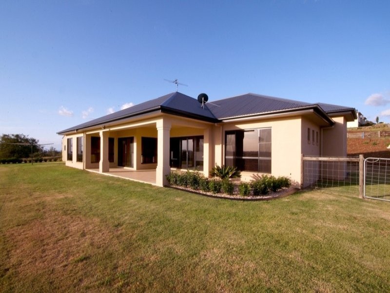 1 Stella Road, Highfields QLD 4352