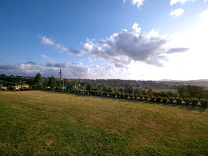 1 Stella Road, Highfields QLD 4352