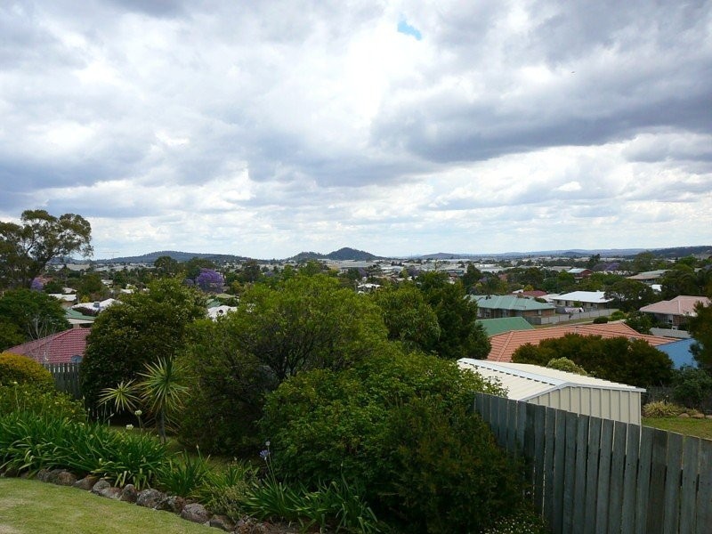 12 Mirage Court, Wilsonton QLD 4350