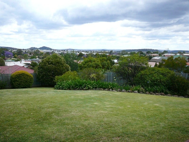 12 Mirage Court, Wilsonton QLD 4350