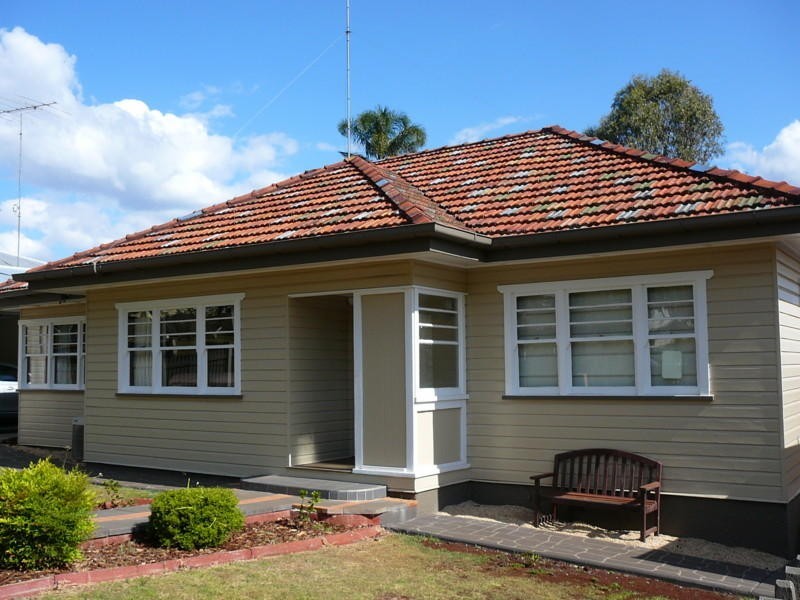 24 Collins Street, Mount Lofty QLD 4350