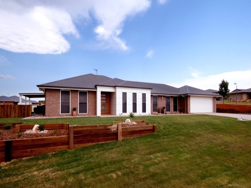 6 Kingfisher Drive, Highfields QLD 4352