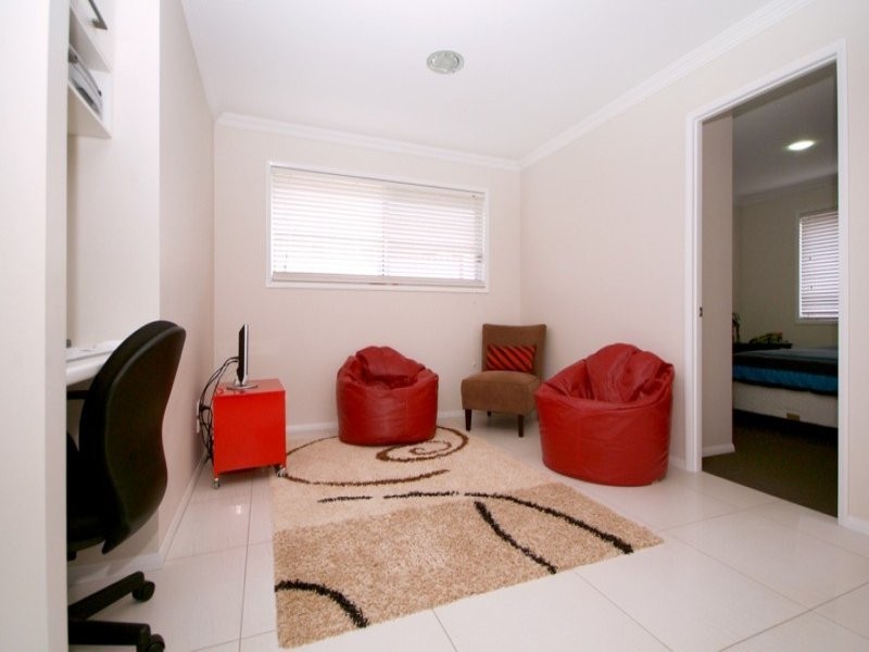 6 Kingfisher Drive, Highfields QLD 4352
