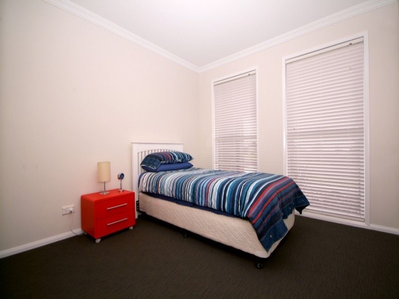 6 Kingfisher Drive, Highfields QLD 4352