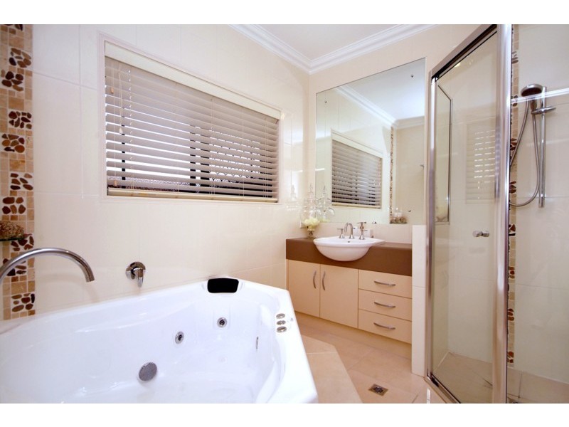 2 Cockatoo Court, Highfields QLD 4352