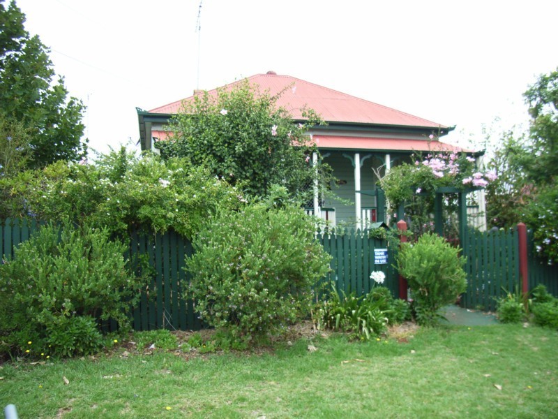 18 Edward Street, North Toowoomba QLD 4350