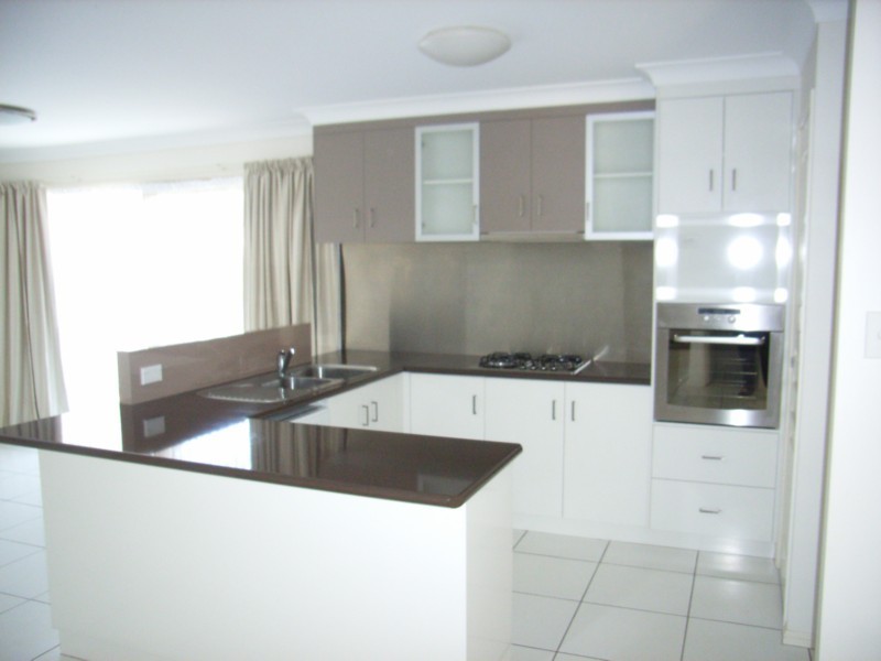 2/244 Mackenzie Street, Rangeville QLD 4350