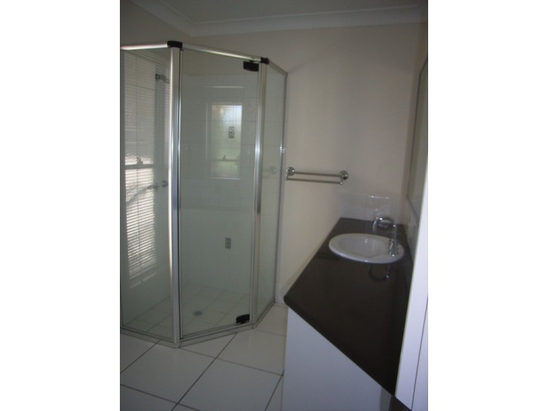 2/244 Mackenzie Street, Rangeville QLD 4350