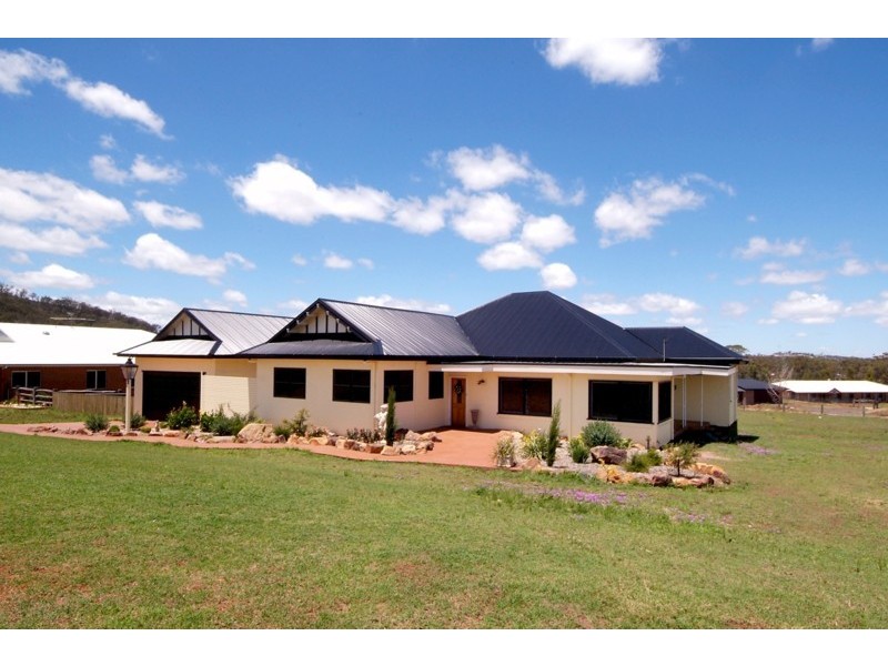 18 Carys Road, Glenvale QLD 4350