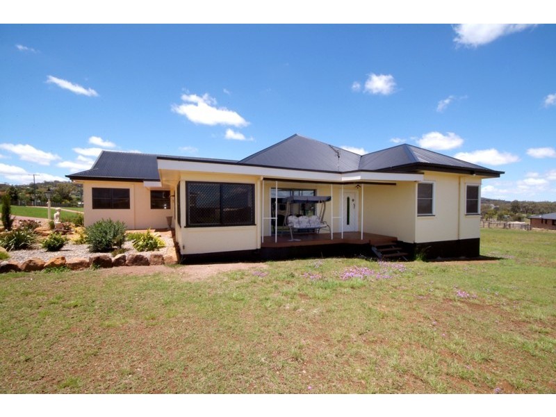 18 Carys Road, Glenvale QLD 4350