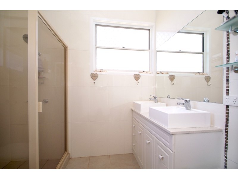 18 Carys Road, Glenvale QLD 4350