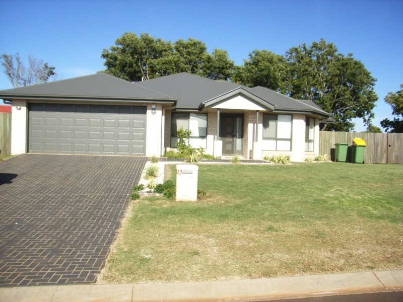 13 Nash Drive, Glenvale QLD 4350