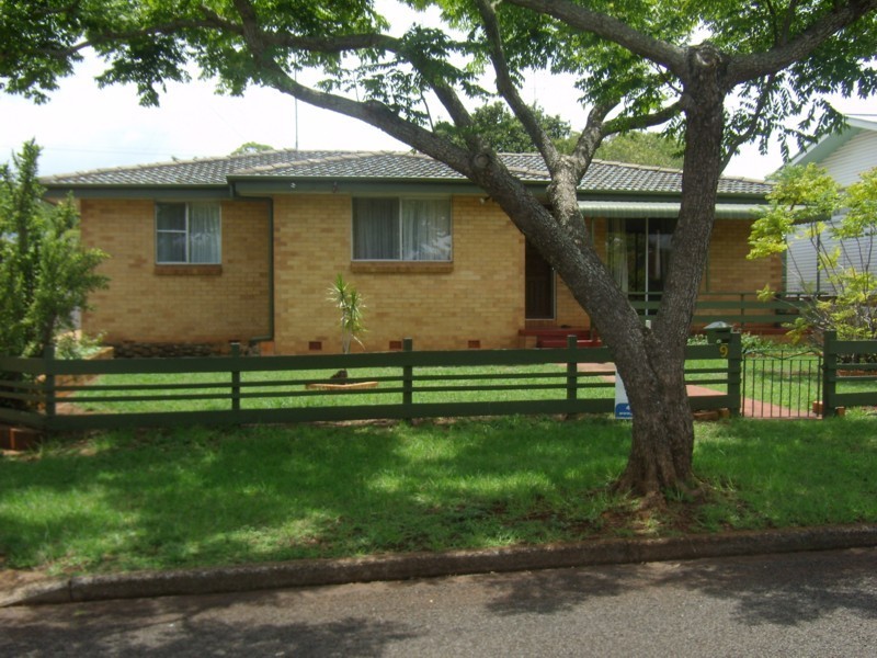 9 Coates Street, Kearneys Spring QLD 4350