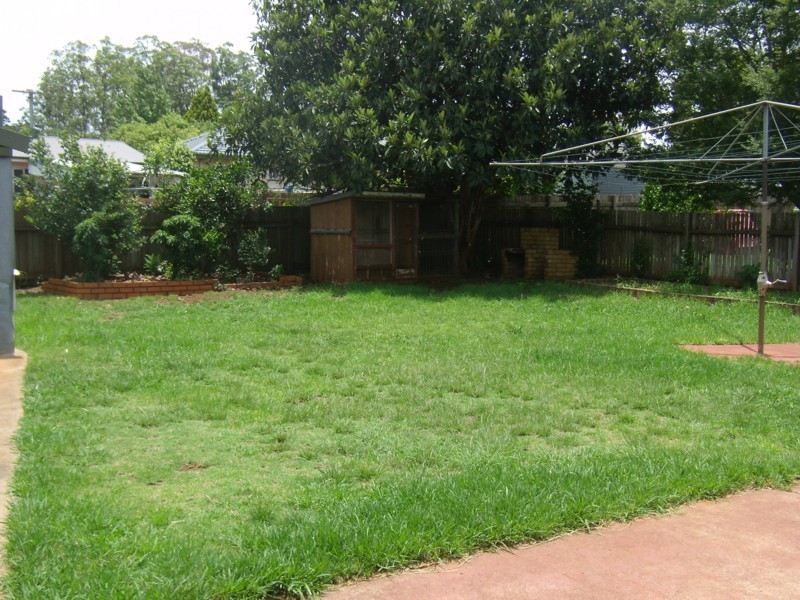 9 Coates Street, Kearneys Spring QLD 4350