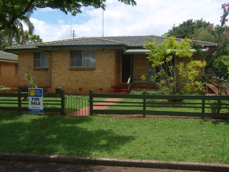 9 Coates Street, Kearneys Spring QLD 4350