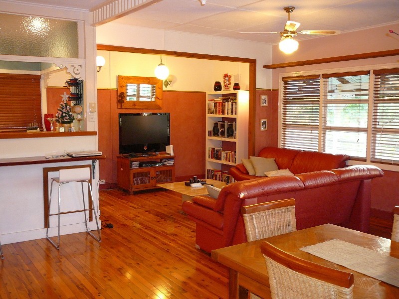 20 Mary Street, Mount Lofty QLD 4350