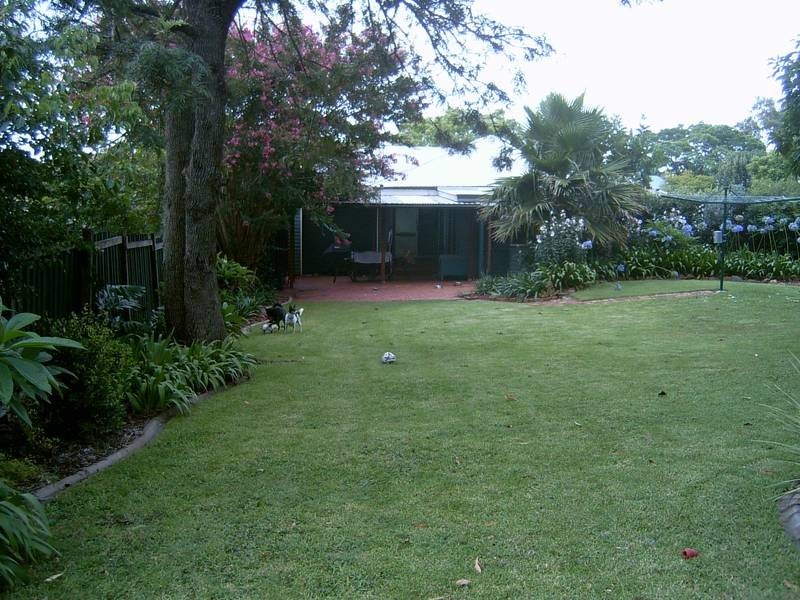 20 Mary Street, Mount Lofty QLD 4350