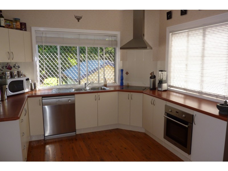 20 Rhyde Street, Mount Lofty QLD 4350