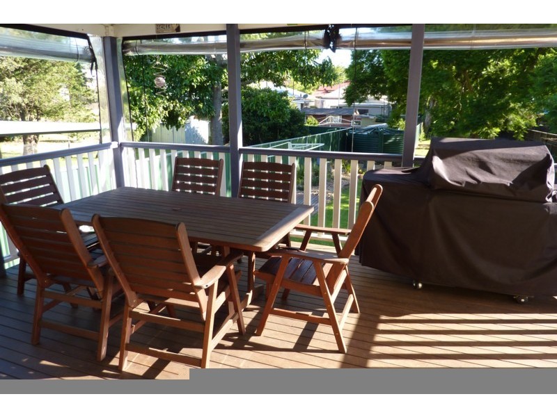 20 Rhyde Street, Mount Lofty QLD 4350