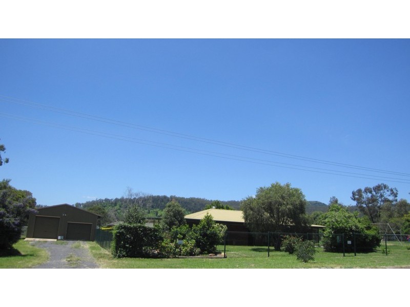 4 Elizabeth Street, Withcott QLD 4352