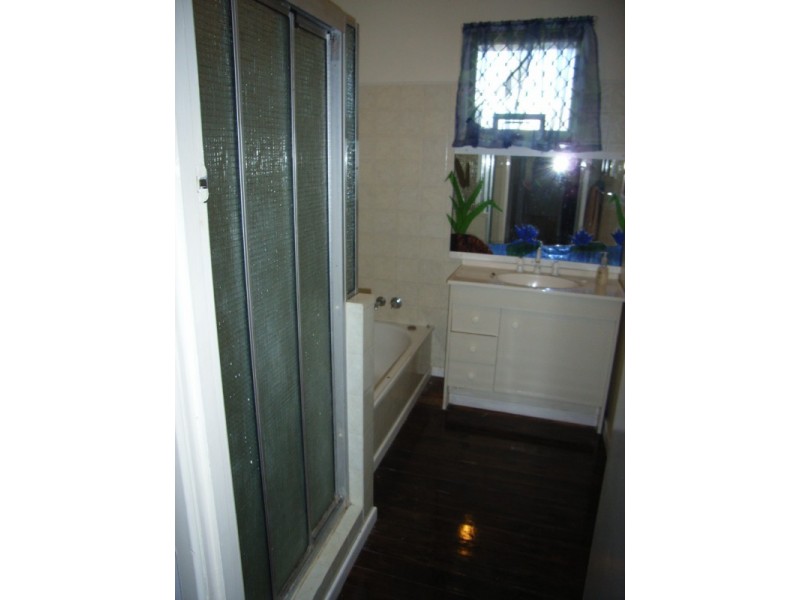 8 Skoien Street, Harristown QLD 4350