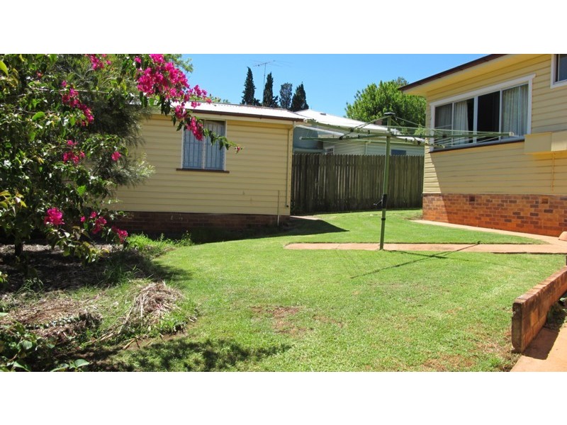 1 Dunmore Street, East Toowoomba QLD 4350