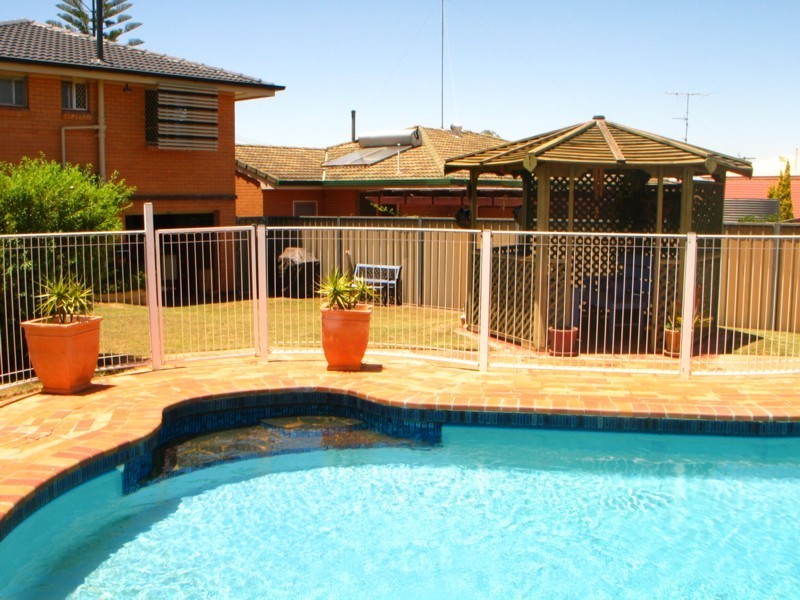 17 Tara Street, Wilsonton QLD 4350