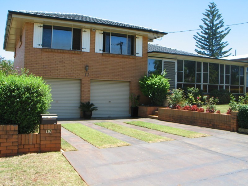 17 Tara Street, Wilsonton QLD 4350