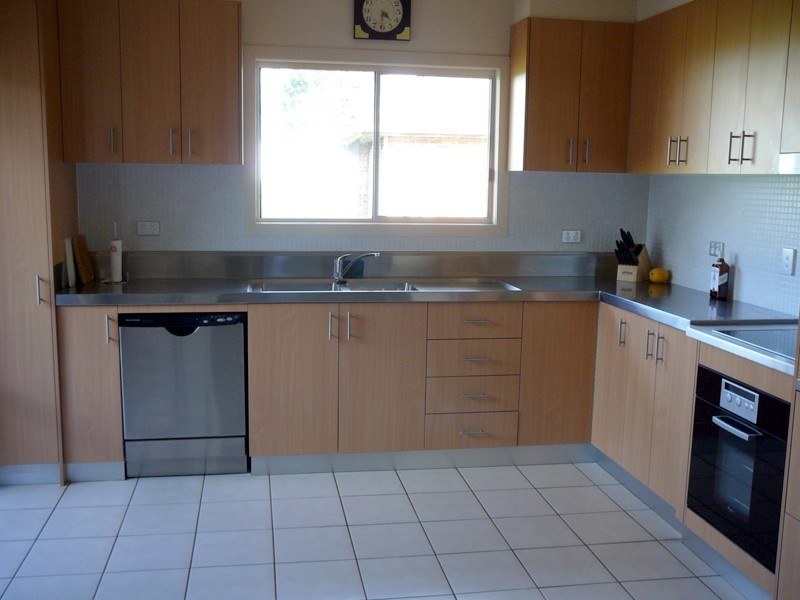18 Mary Street, Mount Lofty QLD 4350