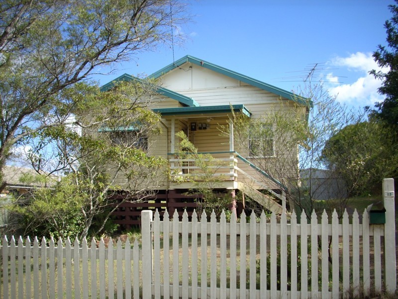 23 Glendower Street, Mount Lofty QLD 4350