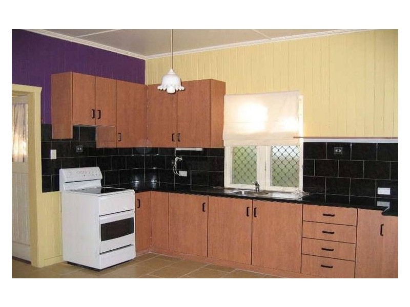 23 Glendower Street, Mount Lofty QLD 4350