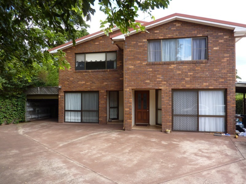 8 Beck Street, Mount Lofty QLD 4350