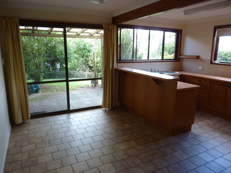 8 Beck Street, Mount Lofty QLD 4350