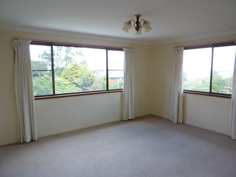 8 Beck Street, Mount Lofty QLD 4350
