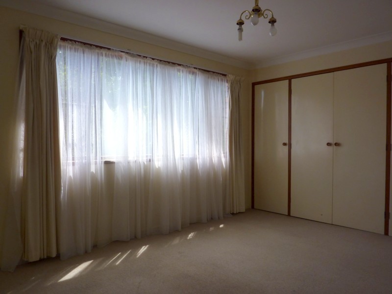 8 Beck Street, Mount Lofty QLD 4350