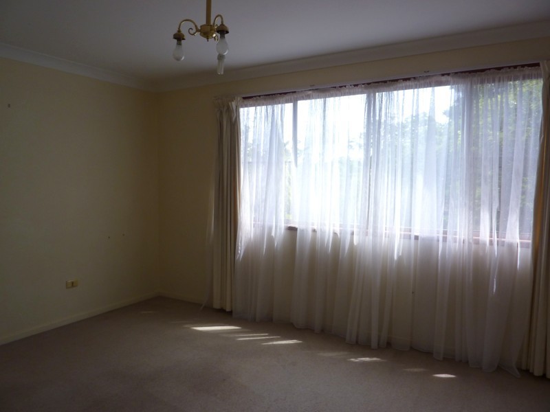 8 Beck Street, Mount Lofty QLD 4350